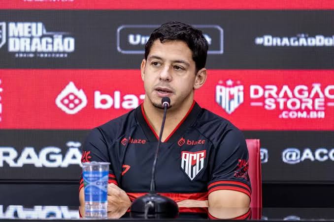 Justiça determina que casas de apostas retirem imagens de jogador do Atlético-GO